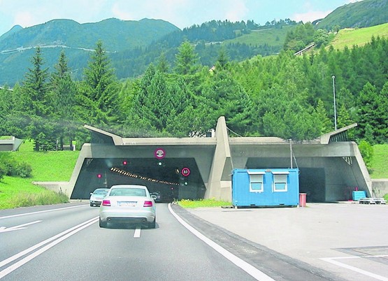 Ein Verladeprovisorium vernichtet Geld – ohne langfristigen Mehrwert – und würde von der Bevölkerung beidseits des Gotthards nicht akzeptiert: Gotthard-Südportal bei Airolo.