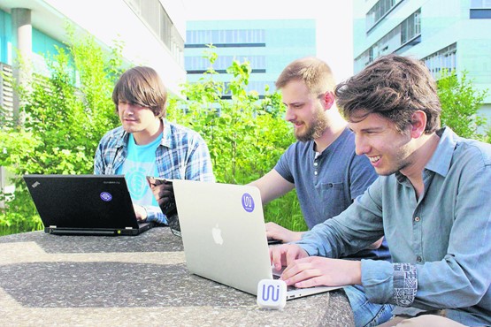 L’équipe de Wicard avec de gauche à droite: Nicolas Jakob (CTO), Alexandre Nussbaumer (Lead mobile developer) et Didier Schwarz (CEO). Une équipe dédiée à la recherche de solutions pour l’utilisateur et l’entreprise.Credit photo: N. Maurer