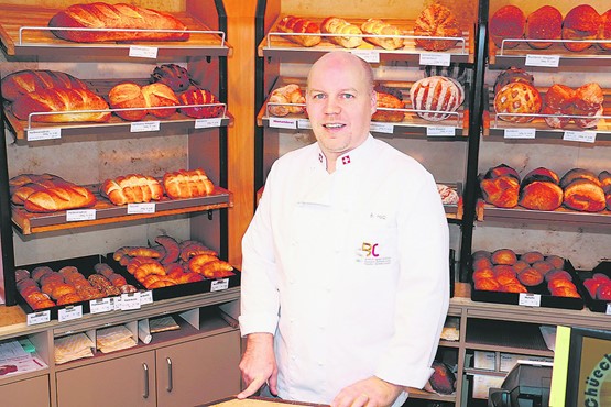 Der neue Präsident des SBC in seiner Bäckerei in Baar: Silvan Hotz.