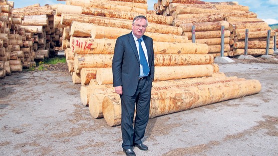 Nationalrat und sgv-Präsident Jean-François Rime (SVP/FR) wehrt sich dezidiert gegen die teure und unfinanzierbare AHV-Initiative der Gewerkschaften:  «Als Unternehmer, aber auch als Neurentner sehe ich nicht ein, wieso man Milliarden im Giesskannensystem ausschütten und dafür zusätzliche Lohnprozente erheben soll.» sagt der 66-Jährige.