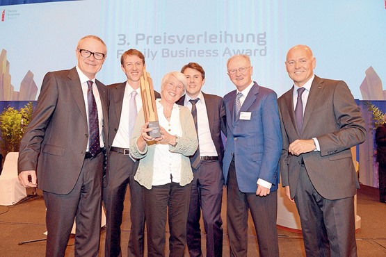 Verleihung des Familiy Business Awards: Martin Haefner (v.l.), Verwaltungsrats­präsident AMAG, und die Gewinner Entreprises et Domaines Rouvinez, Morten Hannesbo, CEO AMAG.