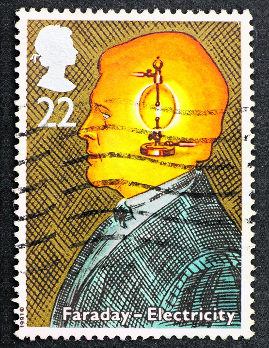 Ob Geistesblitz oder Schritt-­ für-Schritt, der Innovation ist’s  egal: Briefmarke  mit dem Konterfei des von der britischen  Berufsbildung geprägten Erfinders ­Michael Faraday.BILD: FOTOLIA