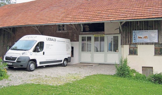 ...und dann erst ein Bier: Neulenker sollten erst den Lieferwagen beim Geschäft parkieren, bevor sie sich in den Feierabend verabschieden.