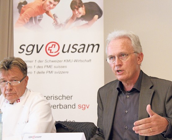 SBC-Präsident Kaspar Sutter und sgv-Präsident Hans-Ulrich Bigler (v.l.) wehren sich dagegen, dass die SKS mit Steuergeldern linke Politik betreibt.