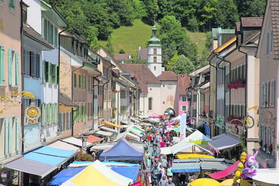 Sind auf solchen Märkten dereinst kaum mehr Früchte und Gemüse­ zu finden? Die Schliessung des Gotthardtunnels wäre für viele Berufsbranchen eine Katastrophe.