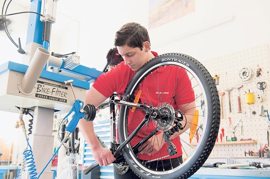 2rad Schweiz wird mit den Berufen Fahrrad- und Motorradmechaniker an den Berufsmeisterschaften SwissSkills Bern 2014 mitmachen.  «Das ist für uns eine grosse Herausforderung, aber wir sind stolz, dabei zu sein», freut sich 2rad-Schweiz-Geschäftsführer Daniel Schärer.