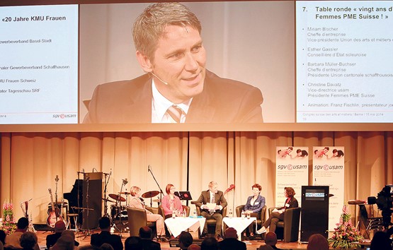 Frauenpower am Gewerbekongress: Podium mit ( v.l.) den Unternehmerinnen Miriam Blocher und Barbara Müller-Buchser, Esther Gassler, Regierungsrätindes Kanton Solothurns, Christine Davatz, Präsidentin des KMU Frauen Schweiz sowie  SRF-Moderator Franz Fischlin als Hahn im Korb.  