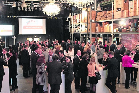 Ausgelassene Feier im Stil der «Roaring Twenties»: Das Schweizerische Institut für Unternehmerschulung SIU feierte im «Chicago 1928» in Zürich Oerlikon sein 50-jähriges Bestehen.