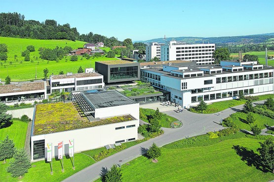 Das Seminarhotel Campus Sursee gehört zu den grössten seiner Sorte in der Schweiz. Die Gäste werden mit 550 Zimmern, 55 Seminarräumen, einem Konferenzsaal und einem ansprechenden Rahmenprogramm rundum versorgt.
