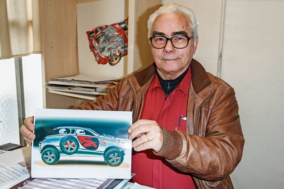 Franco Sbarro ne raccroche  toujours pas sa salopette rouge, car sa mission, depuis plus de 20 ans, c’est de transmettre sa passion  aux jeunes générations.  Dans le monde automobile,  c’est une vraie légende…PHOTO: JEAN-LUC ADAM
