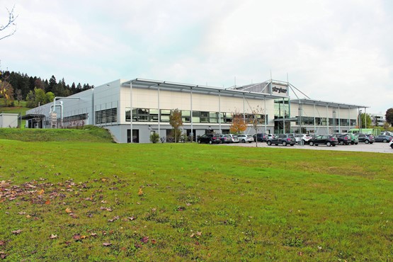 La Chaux-de-Fonds. L’implantation à 1000 mètres d’altitude de l’usine Stryker Spine Sàrl impose certaines spécificités thermiques, mais elle apporte aussi ses opportunités. DR