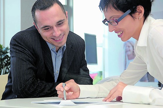 De g.à dr.: Olivia Guyot Unger (directrice du SAJEC) et Blaise Matthey  (directeur général de la FER).