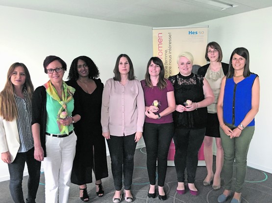 Trois des quatre lauréates et cinq candidates. De gauche à droite, Nidia Tomas (lauréate), Betty Mourid St-Pierre (candidate), Elsa Asfaha (candidate), Sabrina Valerio (lauréate),  Angélique Roverc’h (candidate), Mélody Raboud (candidate), Adrienne Mauris (candidate), Laureline Magnin (lauréate). La quatrième lauréate, Antoinette Musard, était en voyage au Mexique ce jour-là et ne figure donc pas sur la photo. DR