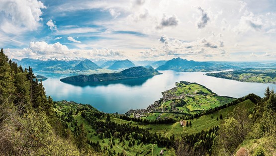 Der Finanzausgleich sorgt für den Zusammenhalt des Landes – und dafür, dass die Bäume nirgends in den Himmel wachsen: Blick von der Rigi. Bild: Fotolia