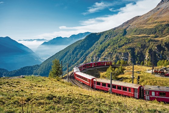 Bei Packages werden durch Zusatzleistungen wie etwa eine Bahnfahrt die 30 Prozent rasch überschritten: Fahrt mit der Rhätischen Bahn. Bild: Fotolia