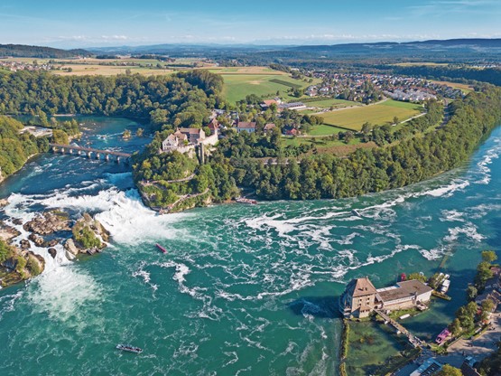 Der Strommarkt Schweiz ist nach wie vor zweigeteilt: Blick auf den Rheinfall bei Neuhausen. Bild: Fotolia