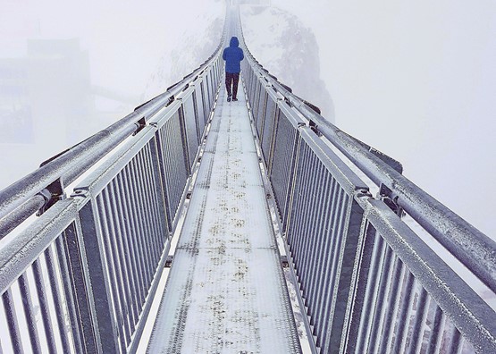 Grand froid à Glacier 3000! Cette initiative signifierait un gel pur et absurde de tout développement économique.  Photo: Ogi