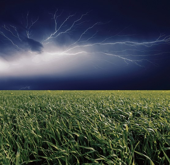 Sollte die radikale Zersiedelungs-Initiative der Jungen Grünen durchkommen, so ziehen über dem Wohn- und Wirtschaftsstandort Schweiz sehr dunkle Wolken auf. Bild: Can Stock Photo