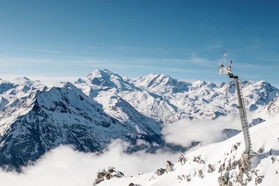 Schützt Verkehrswege und Skipisten vor Lawinen: ein Sprengmast der Wyssen Avalanche Control AG in Zermatt. Bild: zVg