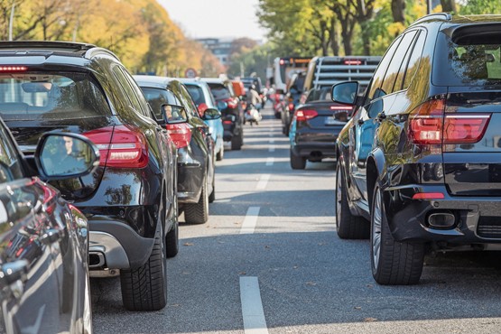 Das Eidgenössische Departement für Umwelt, Verkehr, Energie und Kommunikation UVEK setzt in der Verkehrspolitik auf Nachhaltigkeit. Dazu zählt auch die Entwicklung von neuen Ideen für zukunftsweisende Mobilitätsformen und -angebote.Bild: Fotolia