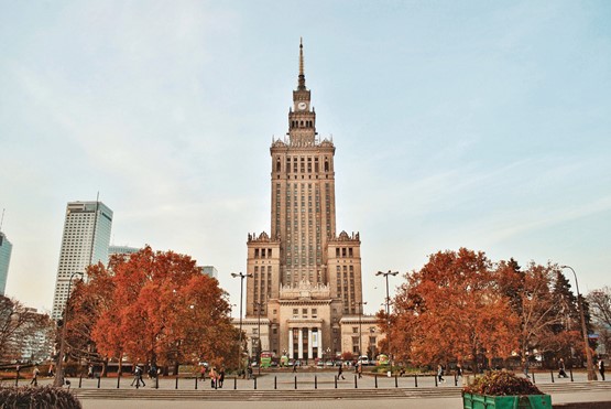 Le Palais de la Culture et de la Science à Varsovie, cadeau de Staline aux Polonais (1955). La Pologne actuelle se distingue par son pragmatique.Photo: Valik Chernetskyi/Unsplash