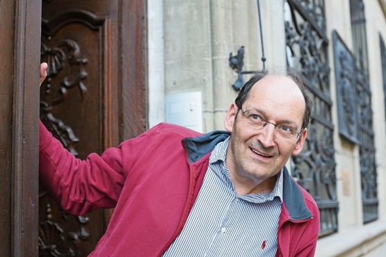 Marc Wassmer, le descendant d’une PME du 19e siècle, nous accueille à l’entrée du musée familial. Un guide pétillant!Photo: Ogi