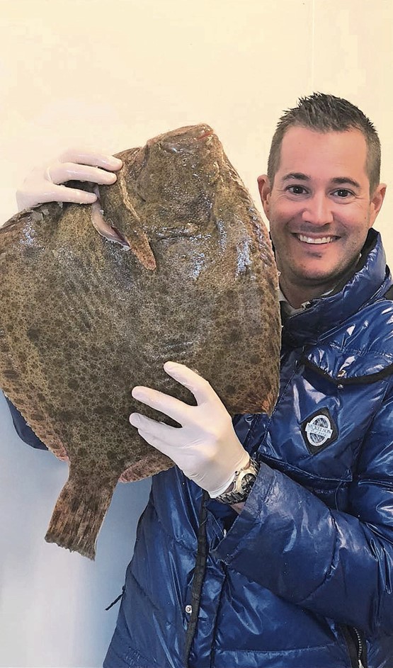 Lorenzo mit einem Turbot.