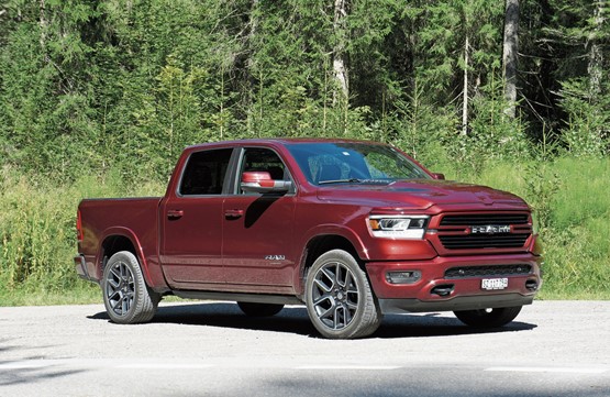 Dodge RAM 1500: Der bärenstarke RAM – hier als eleganter Laramie – gibt sehr viel her, wird allerdings wegen seines hohen Verbrauchs früher oder später aussortiert.	Bild: RHo