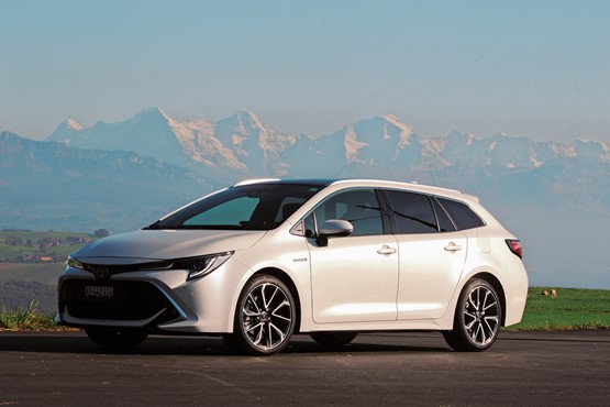 Weltmeisterliche Kulisse für ein weltmeisterliches Comeback: Der neue Toyota Corolla Touring Sports vor Eiger, Mönch und Jungfrau.Bild: rho