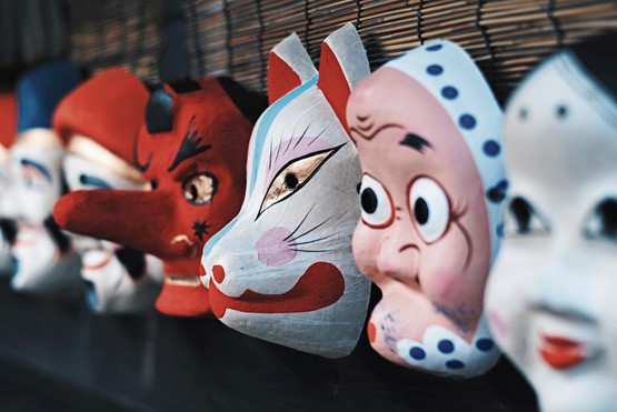 Bas les masques! Michel Santi explique comment le Japon est parvenu à se sortir d’une situation difficile grâce à un programme courageux.  Photo: Unsplash