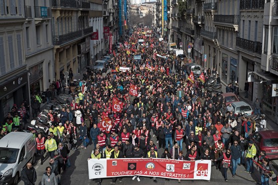 «Hände weg von unseren Renten»: Demonstration in Paris gegen die Rentenpläne der Regierung Macron.Bild: Keystone