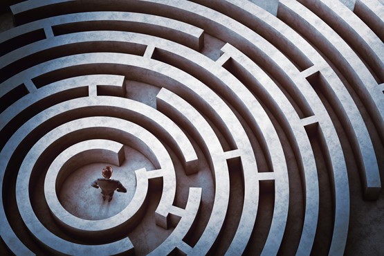 Das Aktienrecht: Für KMU wird es zunehmend zum Labyrinth.Bild: 123RF