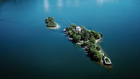 Depuis décembre dernier, le Canton du Tessin est propriétaire des îles de Brissago. L’idée est de mettre en valeur ce patrimoine et de relancer le tourisme sur ces deux îles du lac Majeur. Photo: Claudio Schwarz/Unsplash