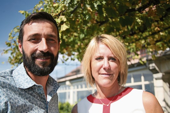 Simon Vogel et Nicole Conrad. Deux vignerons et un marché effondré.Photo (prise avant la crise): François Othenin-Girard