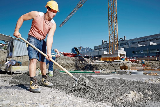 Protéger et soutenir – appliquée au secteur de la construction, cette devise signifie: «gardez vos distances et continuez à travailler!»Photo: dr/SSE/Andreas von Gunten