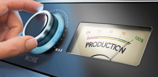 Die Produktion wird in vielen Firmen noch länger nicht auf Hochtouren laufen. Umso wichtiger ist die Produktivität. Hier hat die Schweiz im Vergleich zum benachbarten Ausland zunehmend Nachholbedarf. Bild: 123RF