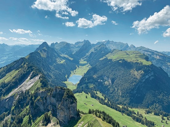 Blick vom Hohen Kasten zum Säntis, dem König der Ostschweiz. Bild: zVg