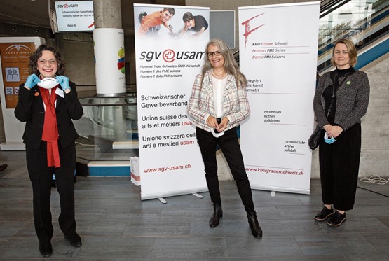 Engagiert: Christine Davatz, Präsidentin der KMU Frauen Schweiz, Christiane Charmey, erste Präsidentin des Netzwerks der KMU Frauen in der Romandie sowie Laurence Emaresi aus dem Kanton Waadt am Gewerbekongress 2020 in Fribourg (v. l.).  Bild: Iris Andermatt/sgv