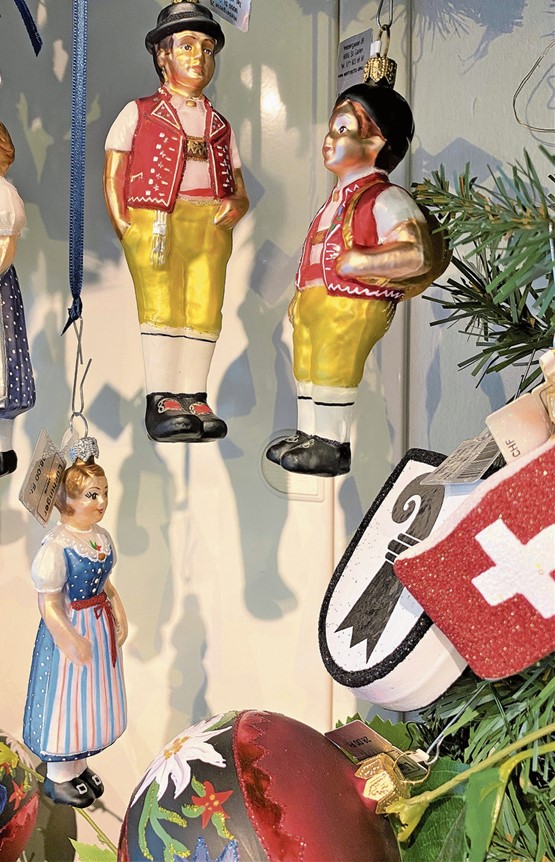Schweizer Brauchtum und Qualität am Weihnachtsbaum.