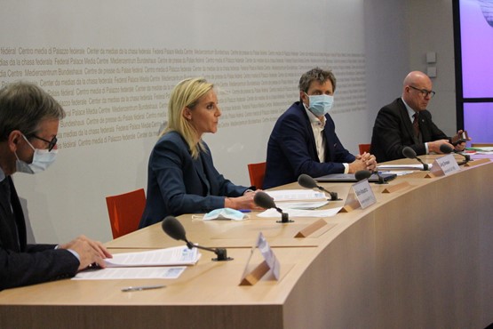 Von links nach rechts: Ständerat Josef Dittli (FDP/UR), Nationalrätin Céline Amaudruz (SVP/GE), Nationalrat Jürg Grossen (GLP/BE) und Fabio Regazzi, Nationalrat die Mitte und Präsident Schweizerischer Gewerbeverband sgv