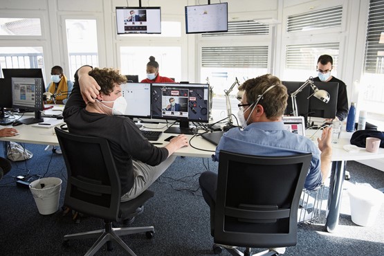 Mehr Geld – (noch) gefügigere Medien? Blick in den neuen Newsroom von Watson in Lausanne.Bild: Keystone