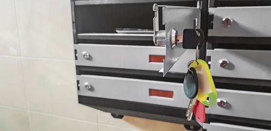 Immer weniger Rechnungen landen im Briefkasten. Mit der digitalen Rechnung sind KMU flexibler und tun gleichzeitig etwas Gutes für die Umwelt.Bild: Adobe Stock