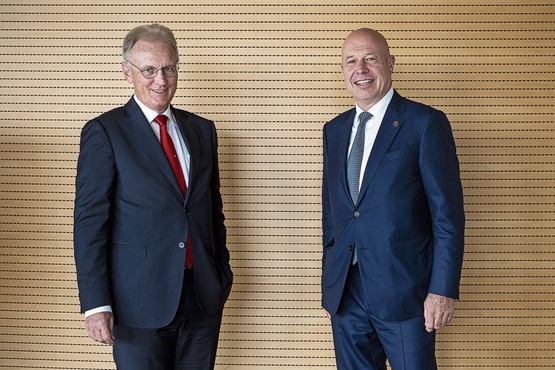 Ensemble dans la lutte contre les réglementations inutiles: le président de l’usam Fabio Regazzi (d.) et le directeur Hans-Ulrich Bigler (g.) au Congrès de l’usam du 28 octobre 2020 à Fribourg.Photo: Keystone