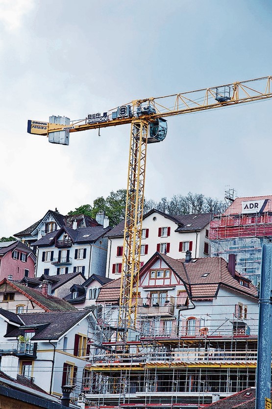 Der Gebäudepark muss auch mitten in der Stadt erneuert werden – so wie hier in Neuenburg.Bild: iStock