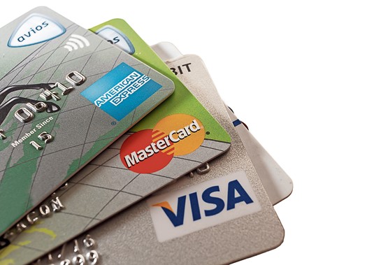 Pure Abzockerei: Nach wie vor sind die neuen Debitkarten – allen voran jene von Mastercard und Visa – für sehr viele KMU ein sehr grosses Ärgernis. Bild: 123RF