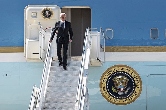Zeigt lieber mit dem Finger auf andere: US-Präsident Joe Biden, hier bei seiner Ankunft in Genf am Dienstag dieser Woche.Bild: Keystone