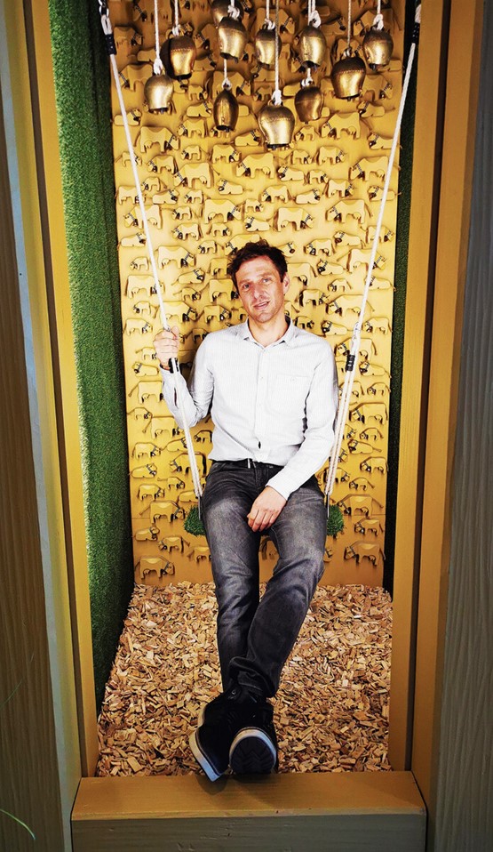 Jörg Steiner, Geschäftsleiter von «Berg& Bett» hat gut lachen: Der Toggenburger Tourismus ist fit und erhält den Tourismus Award Milestone 2021. Bild: zVg