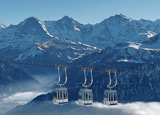 Die Bergbahnen in der Schweiz – hier auf dem Weg zum Niederhorn – haben die Corona-Pandemie verhältnismässig gut überstanden und hoffen auf eine gute Saison.Bild. Ruedi Horber