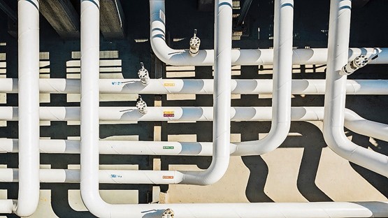 Endstation Genf: der Terminal der Pipeline neben dem Flughafen Genf-Cointrin.Bild: zVg
