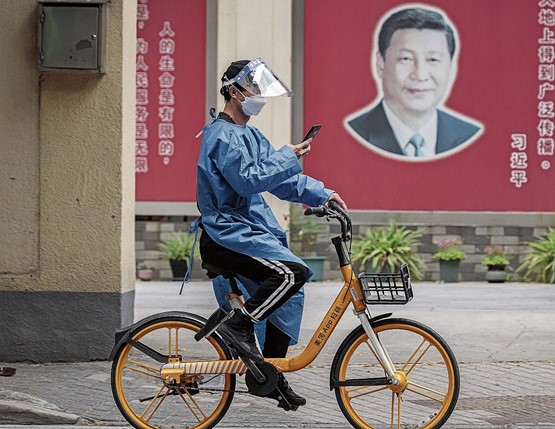 Präsident Xi Jinping überwacht seine Untertanen auf Schritt und Tritt: China 2022, hier während des Lockdowns in Shanghai.Bild: Keystone